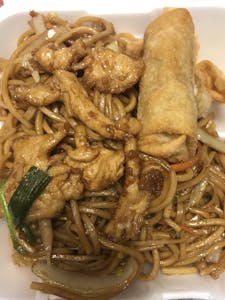 Order L午Chicken Lo Mein 几捞面L7 food online from Moon Wok store, Lenexa on bringmethat.com