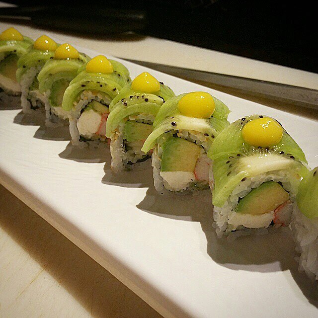 Order 24. Kiwi Roll food online from Maki Sushi store, Alpharetta on bringmethat.com