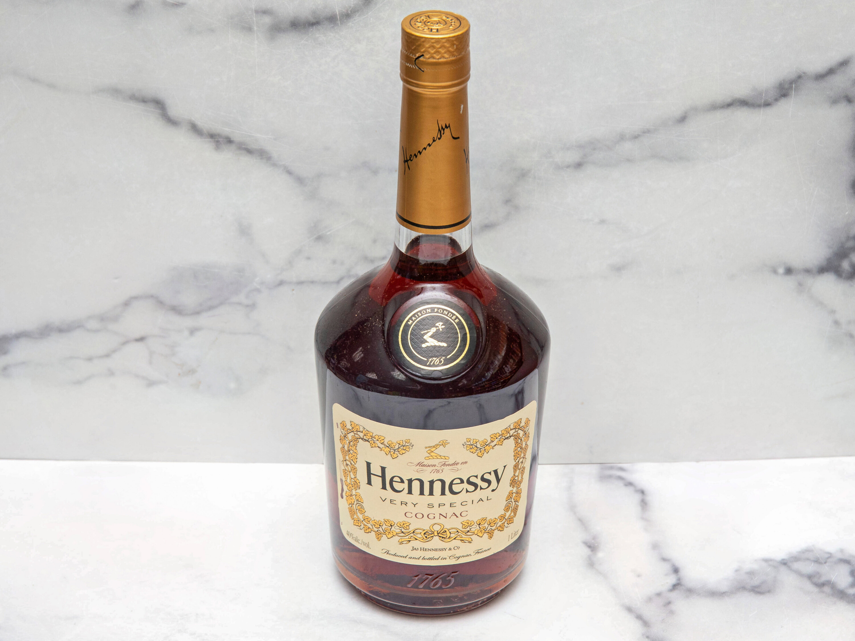 Order Hennessy V.S Cognac 1.75 Liter Bottle food online from Dream Mart Liquor store, Huntington on bringmethat.com