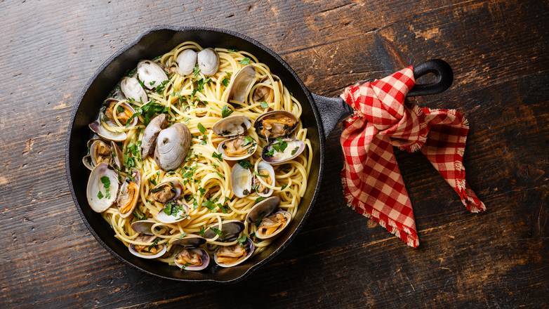 Order Linguini with White Clam Sauce food online from Sea Creations Bistro store, Westbury on bringmethat.com