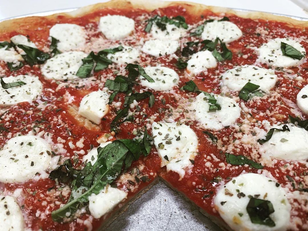 Order 16" Margherita Pizza food online from Luigis Pizza store, Roxbury Township on bringmethat.com