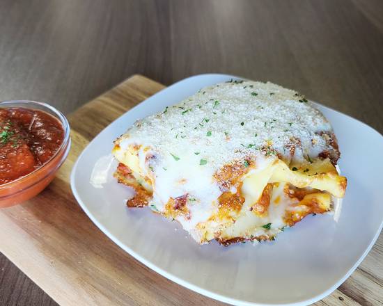 Order Personal Lasagna food online from Jalapenos Pizza & Wings store, Laredo on bringmethat.com
