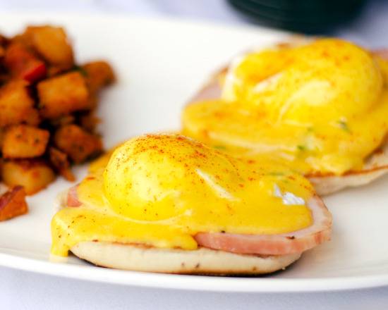 Order Traditional Eggs Benedict food online from Beach Plum Kitchen store, Carlsbad on bringmethat.com