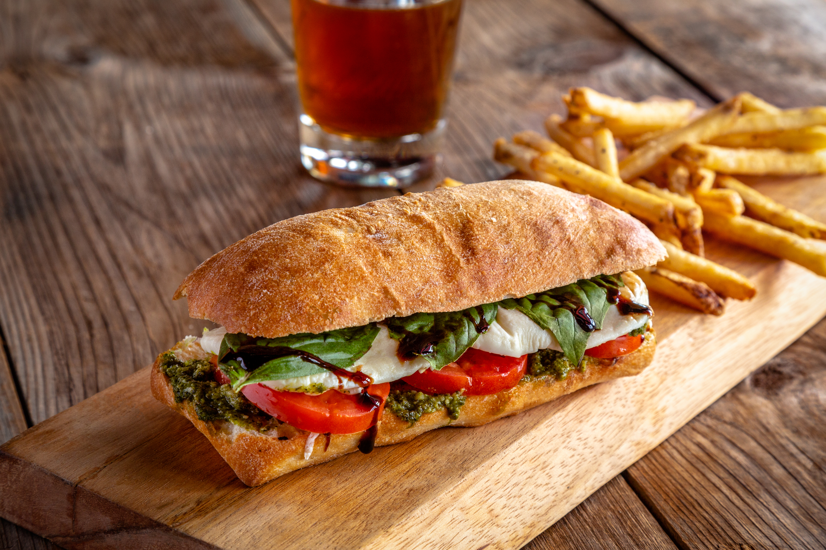 Order Caprese Sandwich food online from Uno Pizzeria & Grill store, Norfolk on bringmethat.com