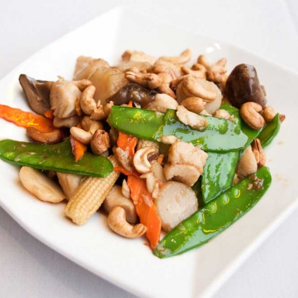 Order 135. Chicken with Cashew Nuts food online from China Bowl store, Elk Grove Village on bringmethat.com