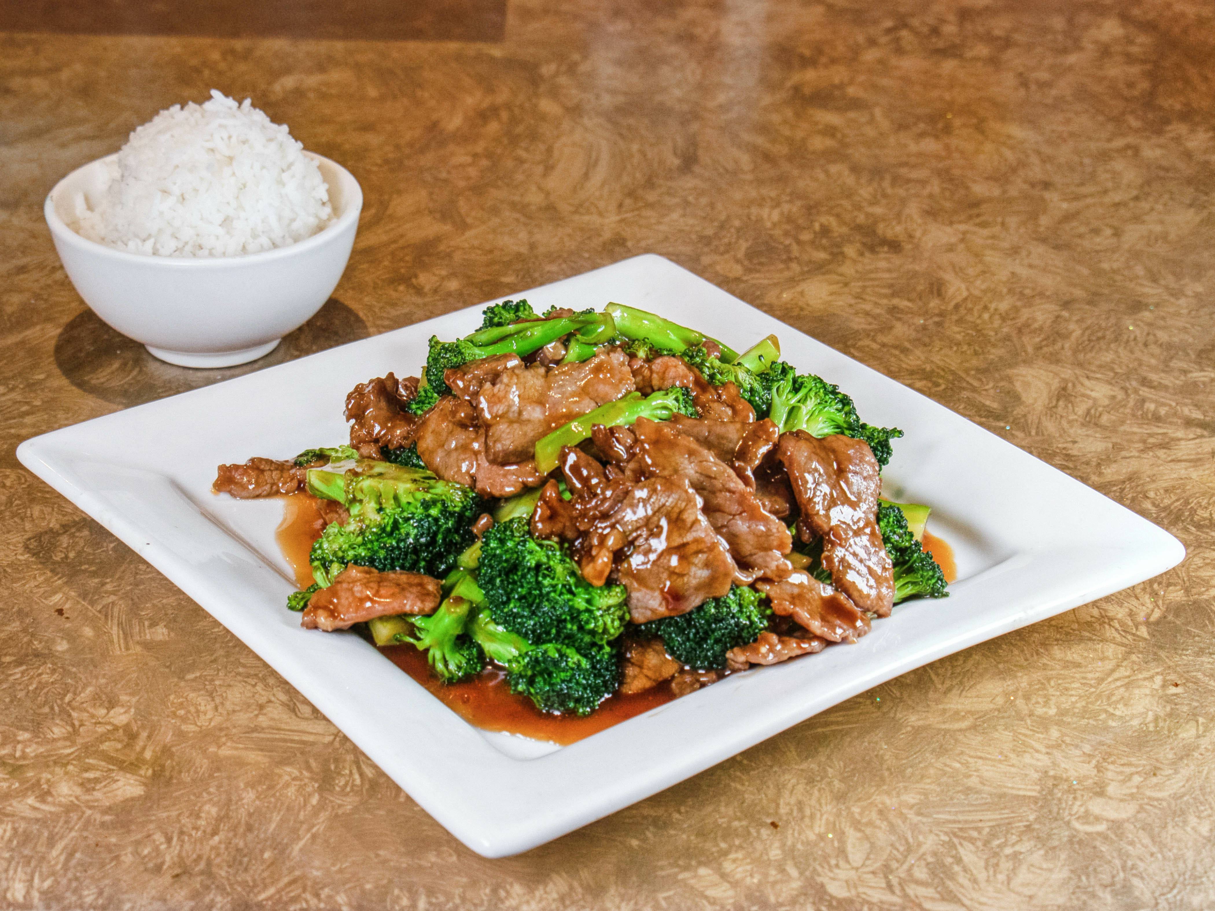 Order Beef with Broccoli food online from Rien Tong Thai Cuisine store, Arlington on bringmethat.com