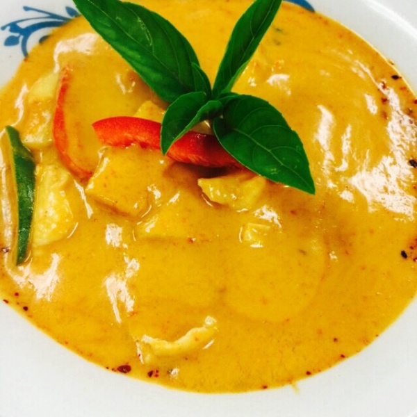 Order Red Curry food online from Pad Thai Restaurant store, Santa Ana on bringmethat.com