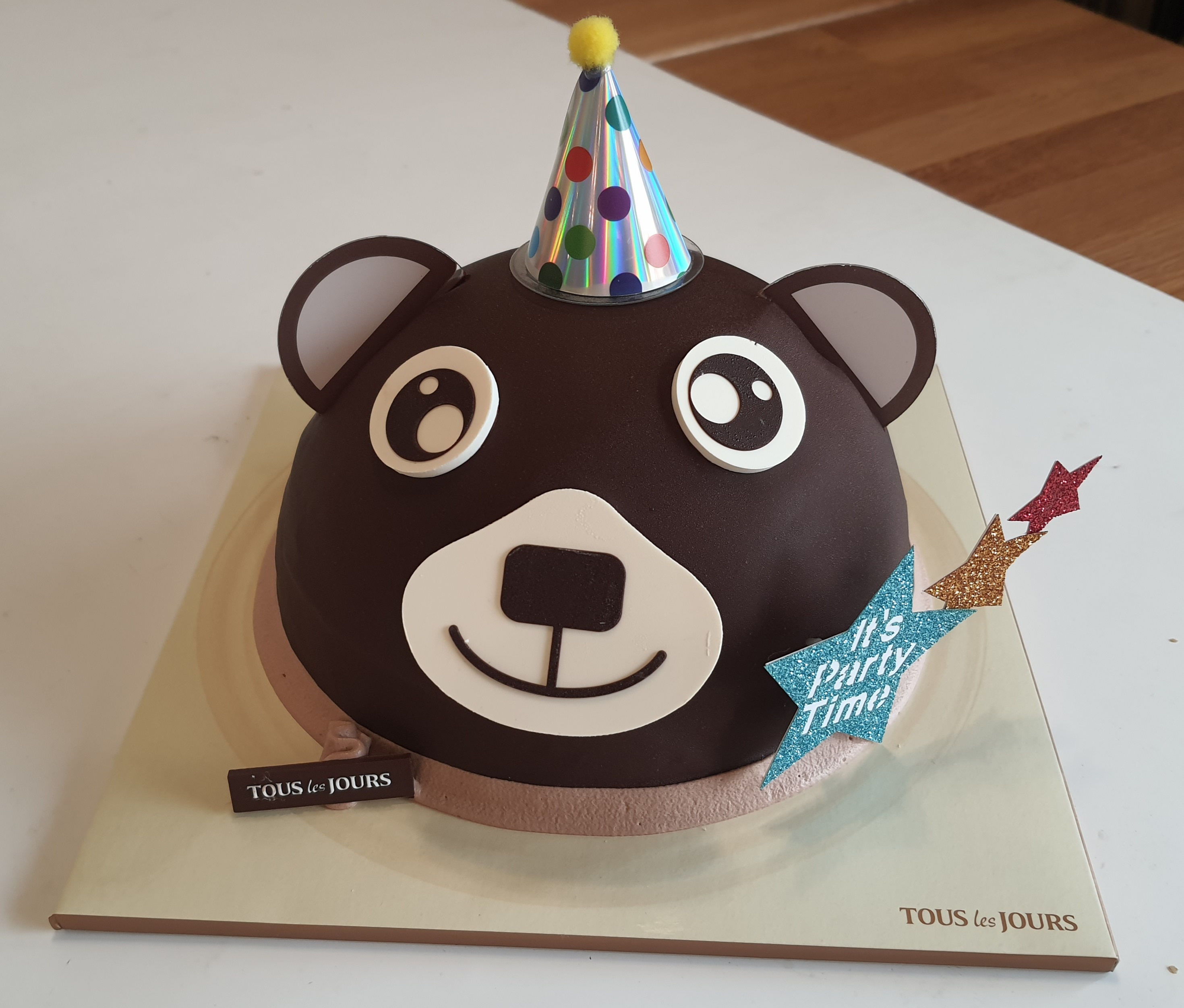 Order 7" Chocolate Party Bear Cake 곰돌이쵸코버터케잌 food online from Tous Les Jours store, Carrollton on bringmethat.com