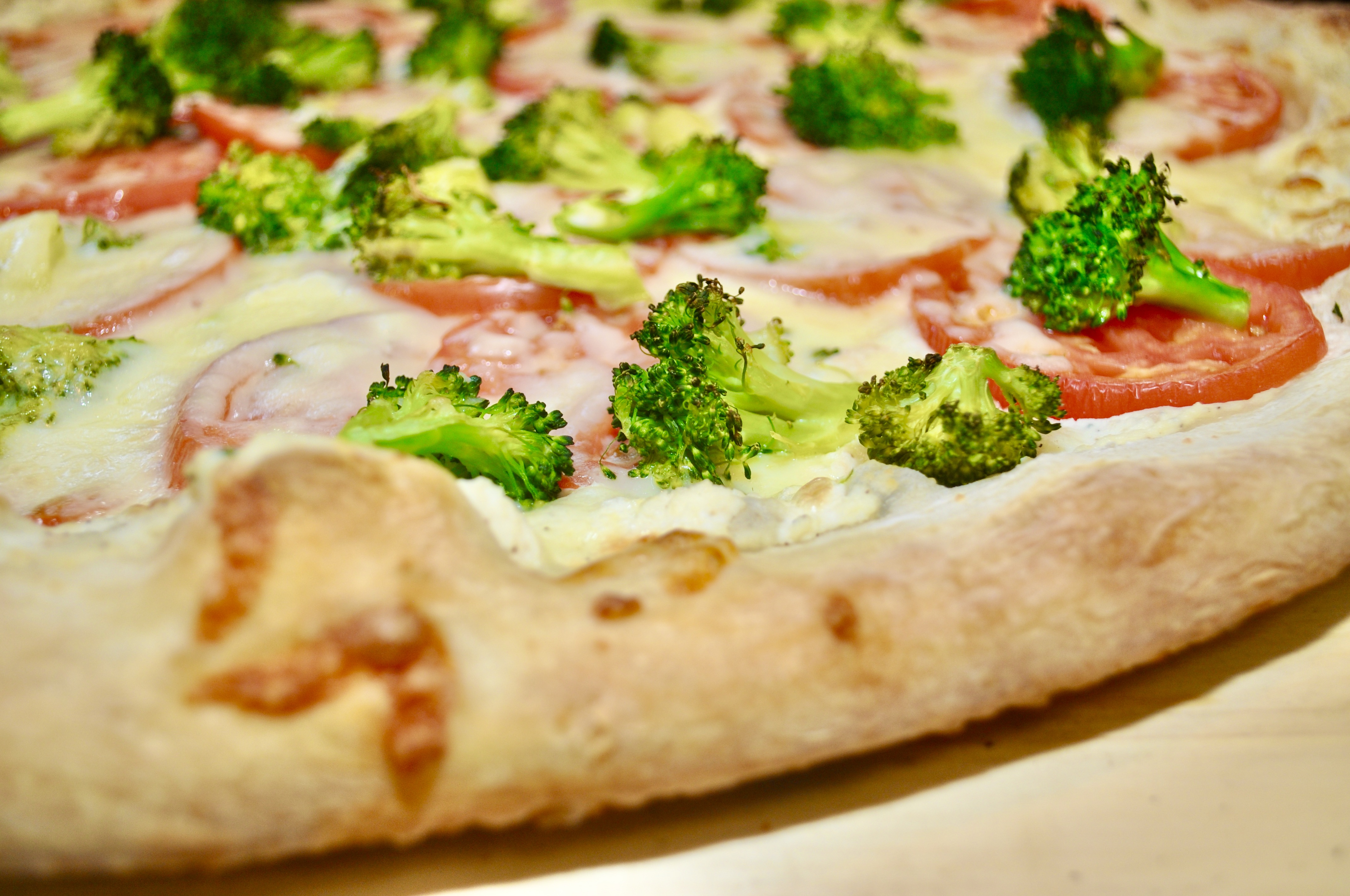 Order 16" Broccoli Pizza  food online from Illianos Grill store, Norwich on bringmethat.com