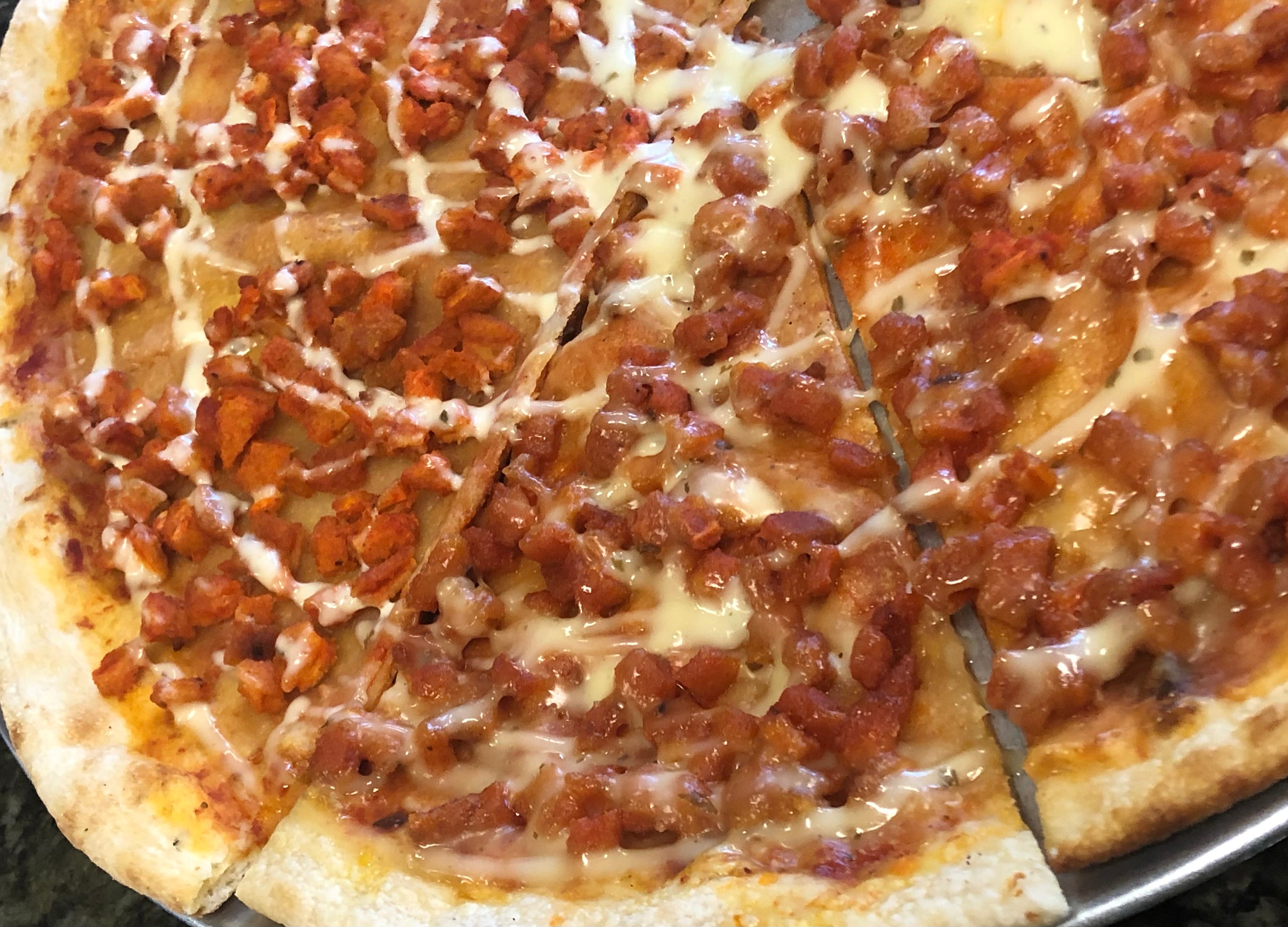 Order Buffalo Chicken Pizza - Large food online from Vinnie's Pizzeria Ristorante store, Boonton on bringmethat.com