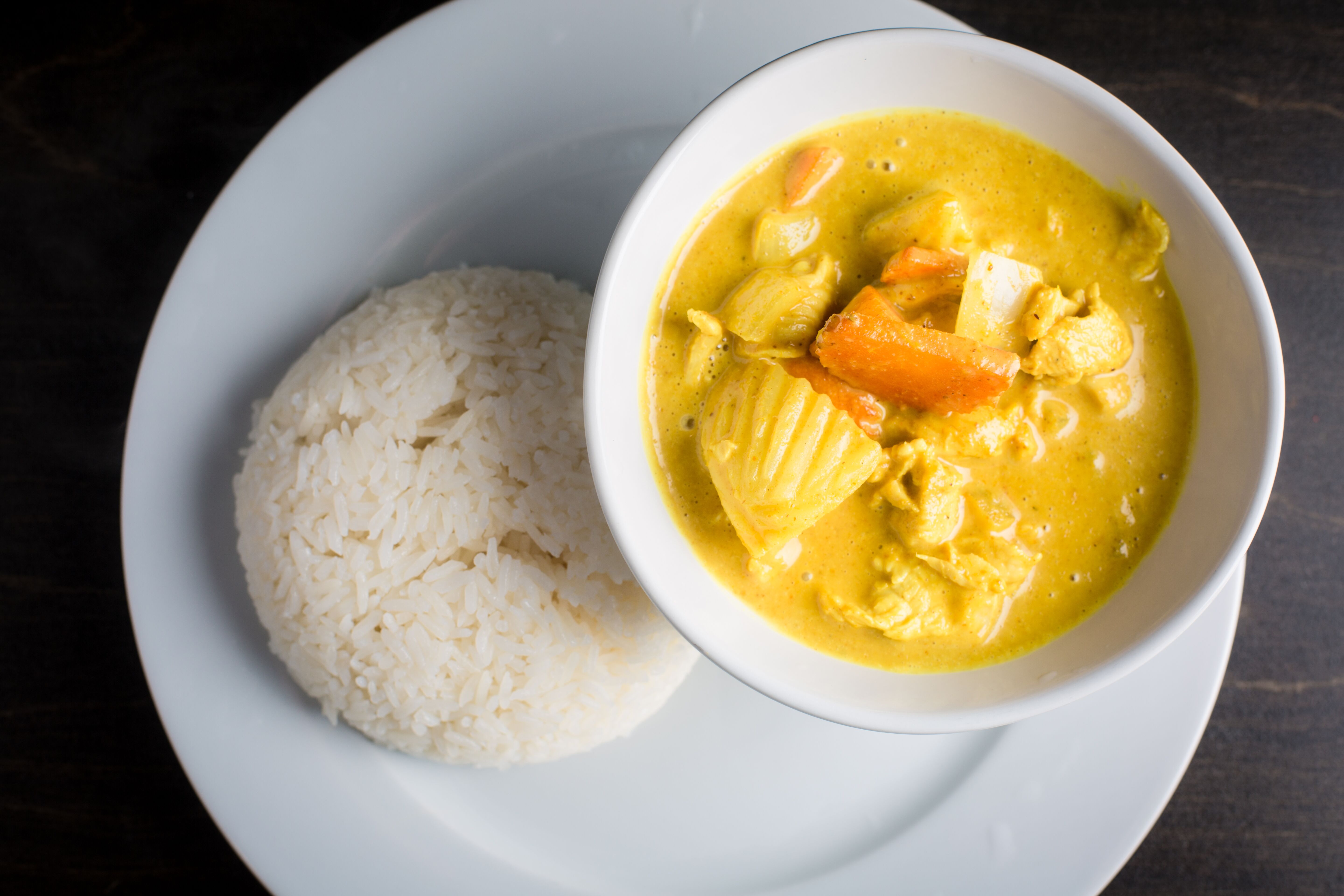 Order Yellow Curry food online from Mama Made Thai store, San Diego on bringmethat.com