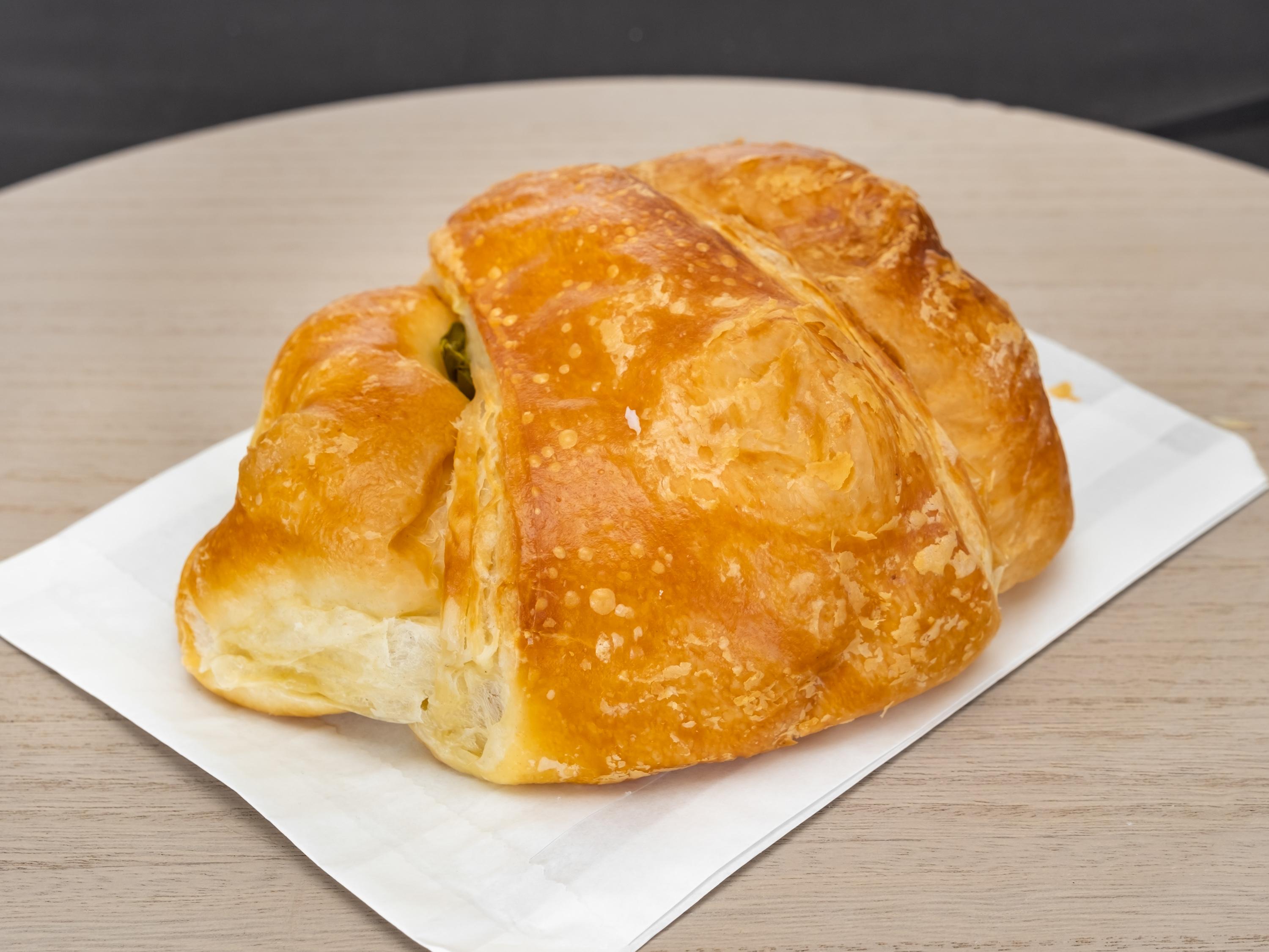 Order Jalapeno Ham and Cheese Croissant food online from Banning Donuts store, Banning on bringmethat.com