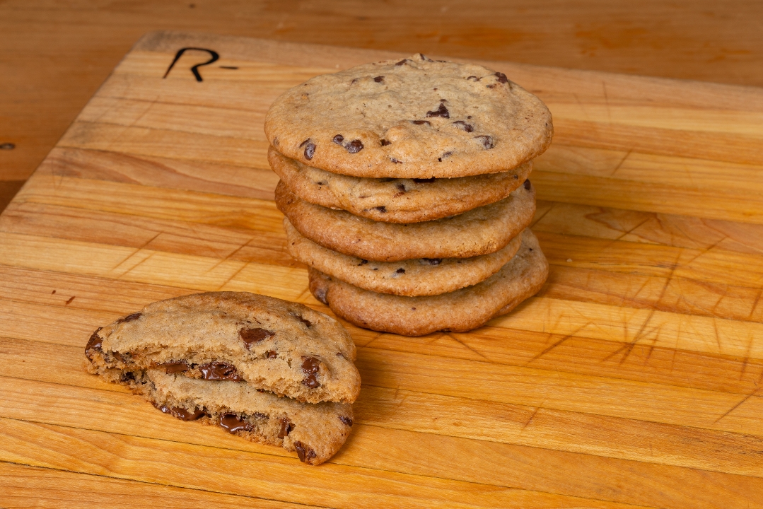 Order Chocolate Chip Cookie food online from Rocklands store, Washington on bringmethat.com