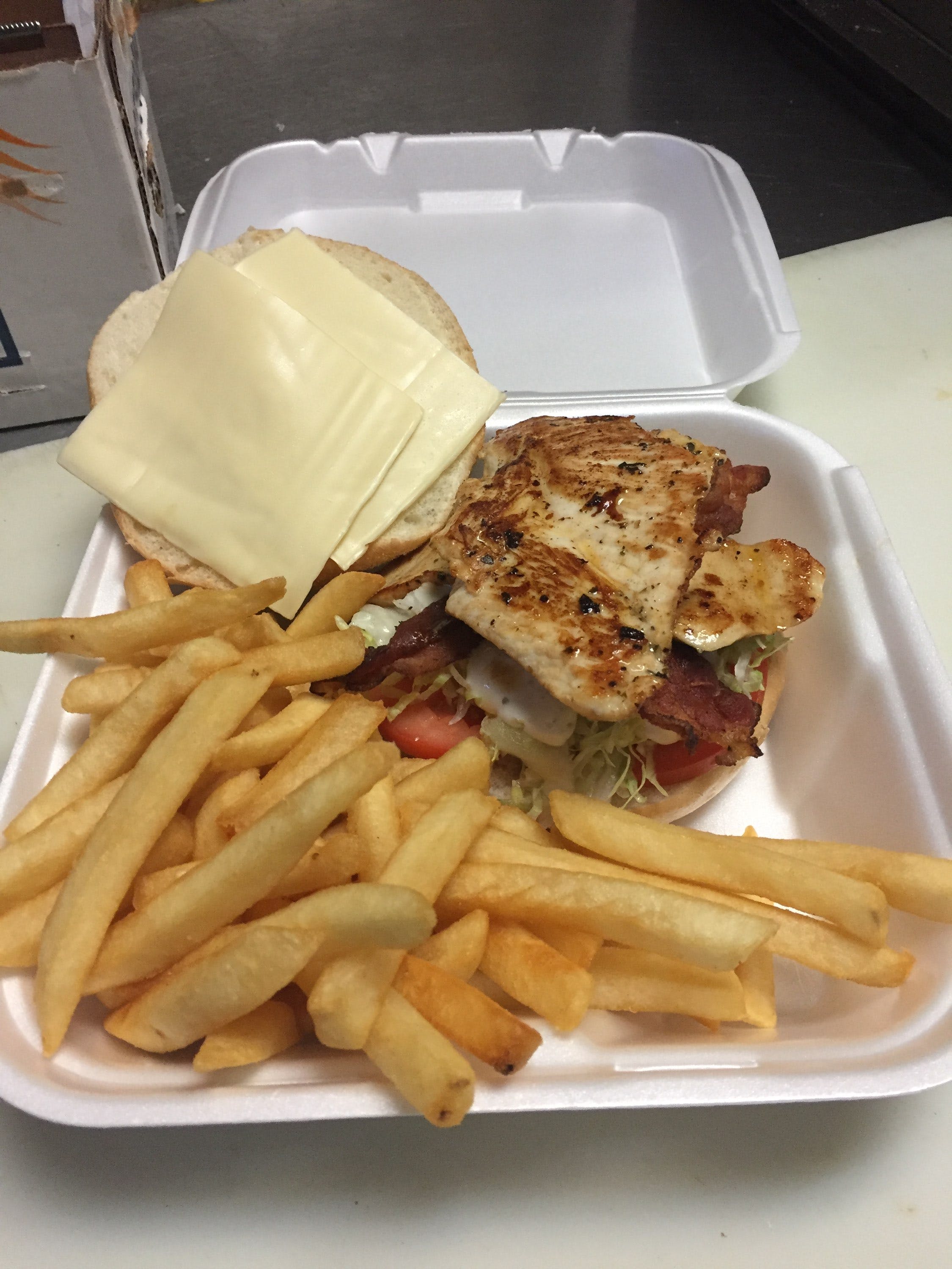 Order Grilled Chicken Sandwich - Sandwich food online from Kenny Pizzeria & Deli store, Old Saybrook on bringmethat.com