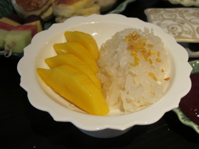 Order Mango with Sweet Sticky Rice food online from Thai Lemongrass store, Alexandria on bringmethat.com