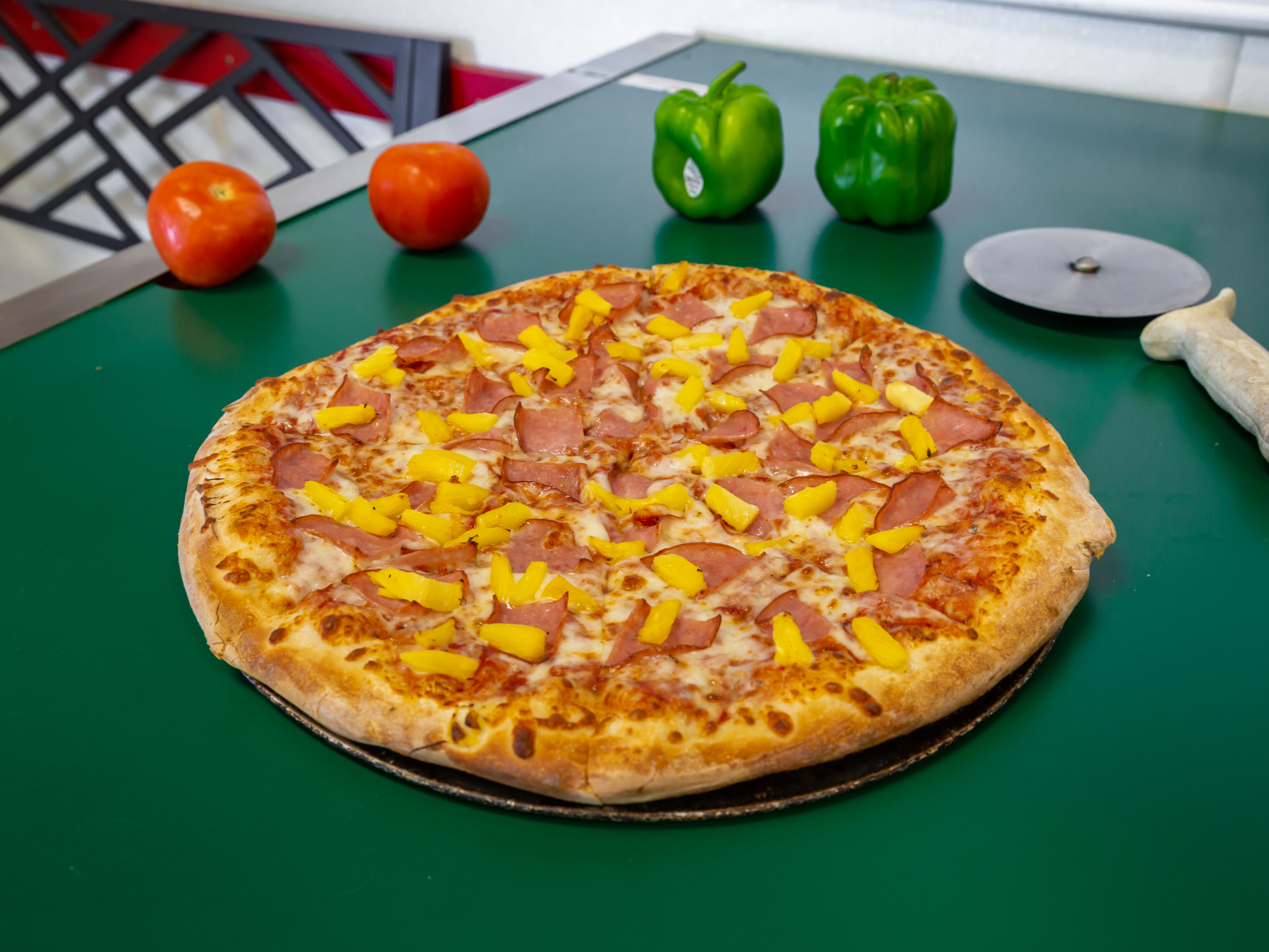 Order Johnny's Spicy Hawaiian Combo Pizza food online from Johnny Pizza store, Meridian on bringmethat.com