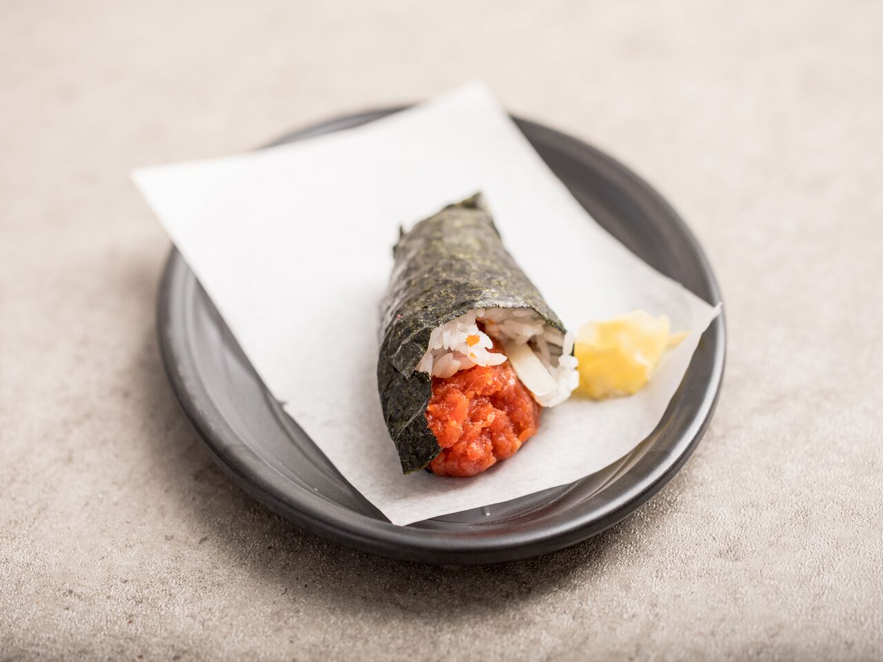 Order Spicy Tuna Roll (8 pcs) food online from Sushi Hanashi store, Santa Monica on bringmethat.com