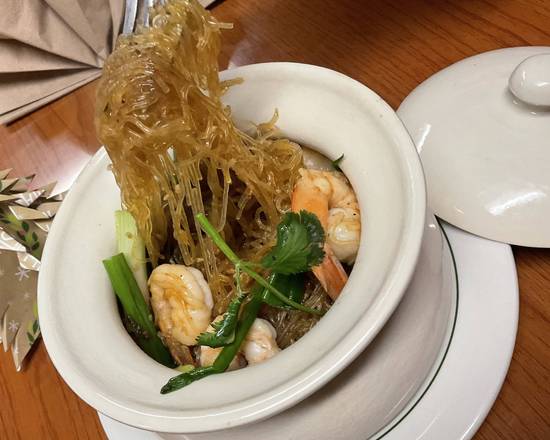 Order Goong Ob Woonsen (Ginger Shrimp &Glass Noodles) food online from Try My Thai Restaurant store, Sandy on bringmethat.com