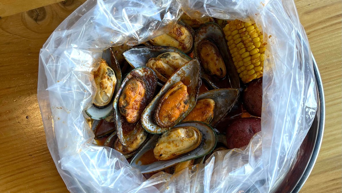 Order 1 Lb Green Mussel food online from The Juicy Seafood store, Sandy Springs on bringmethat.com