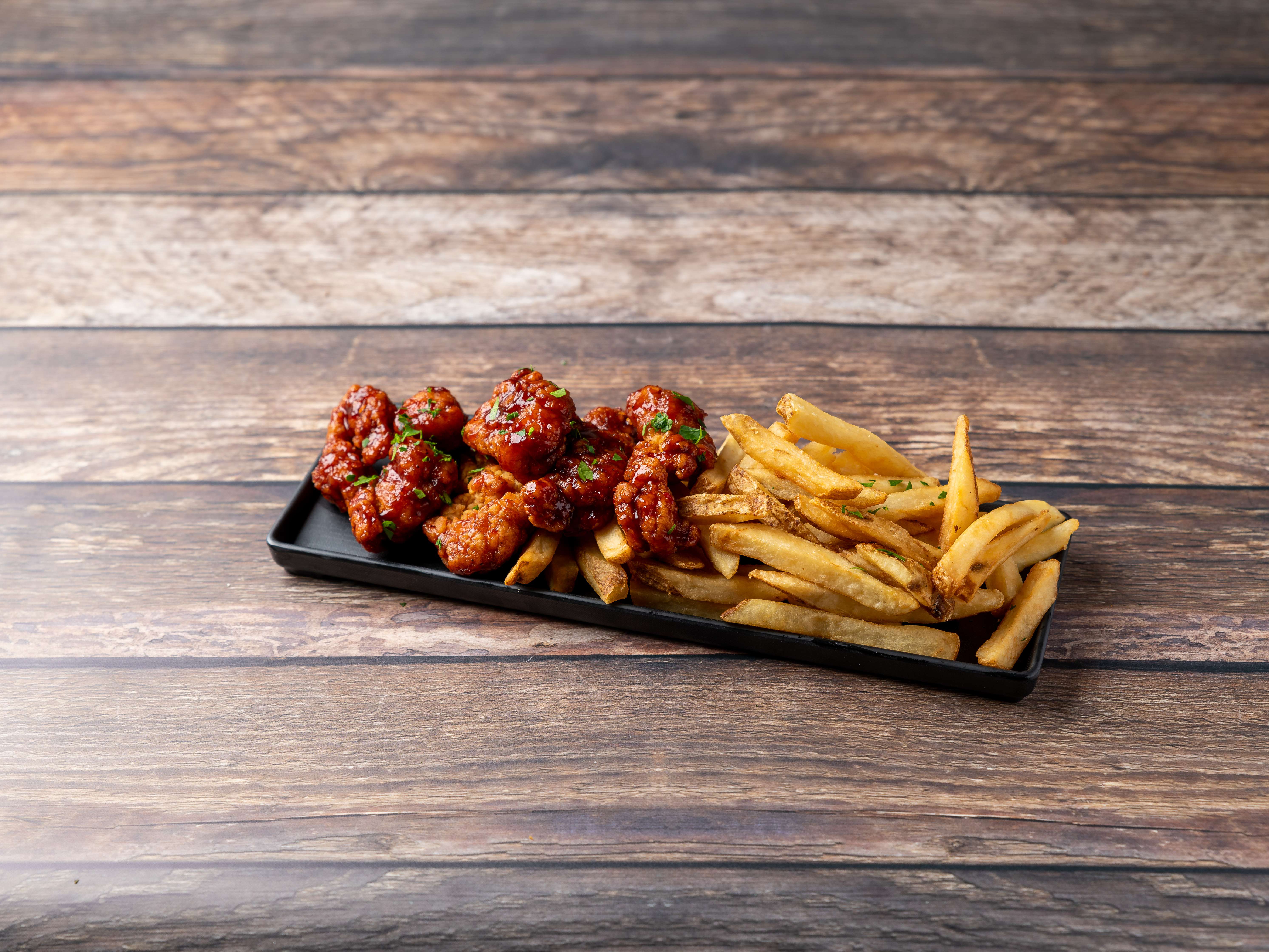 Order Boneless Wing Basket food online from Timothy Otoole Chicago store, Chicago on bringmethat.com