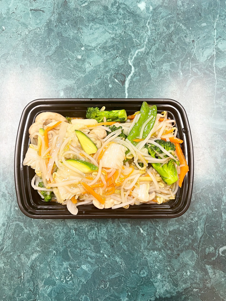 Order 28. Vegetable Chow Mein food online from Golden China Express store, Worthington on bringmethat.com