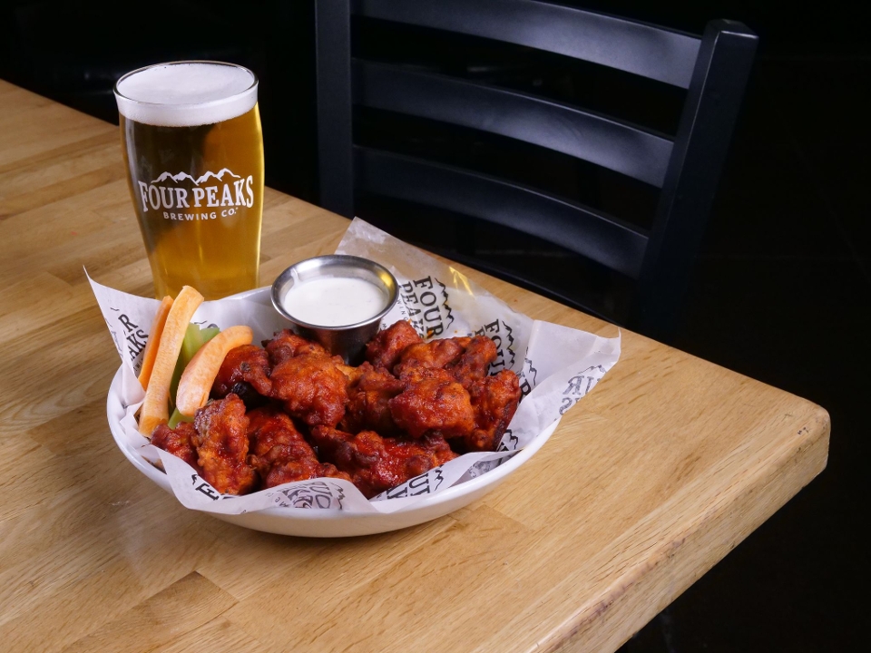 Order Boneless Wings food online from Four Peaks Brewing Company store, Tempe on bringmethat.com