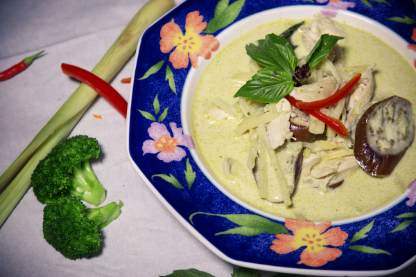 Order Green Curry food online from Sweet basil thai store, Woodside on bringmethat.com