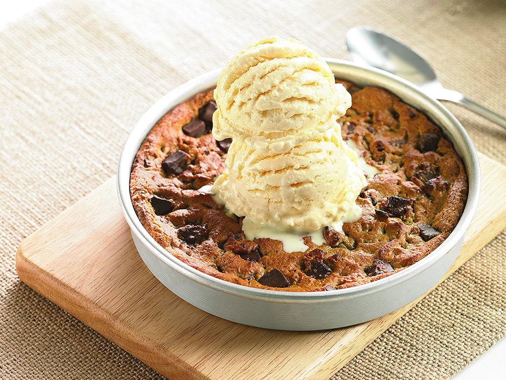 Order Chocolate Chunk Pizookie® food online from BJs Restaurant & Brewhouse store, Greenwood on bringmethat.com