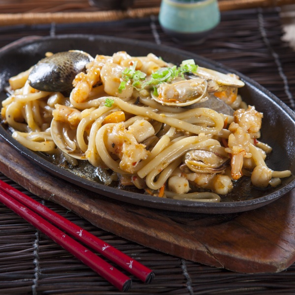 Order Sizzling Spicy Seafood Udon Pasta food online from Sushi Dan store, Studio City on bringmethat.com