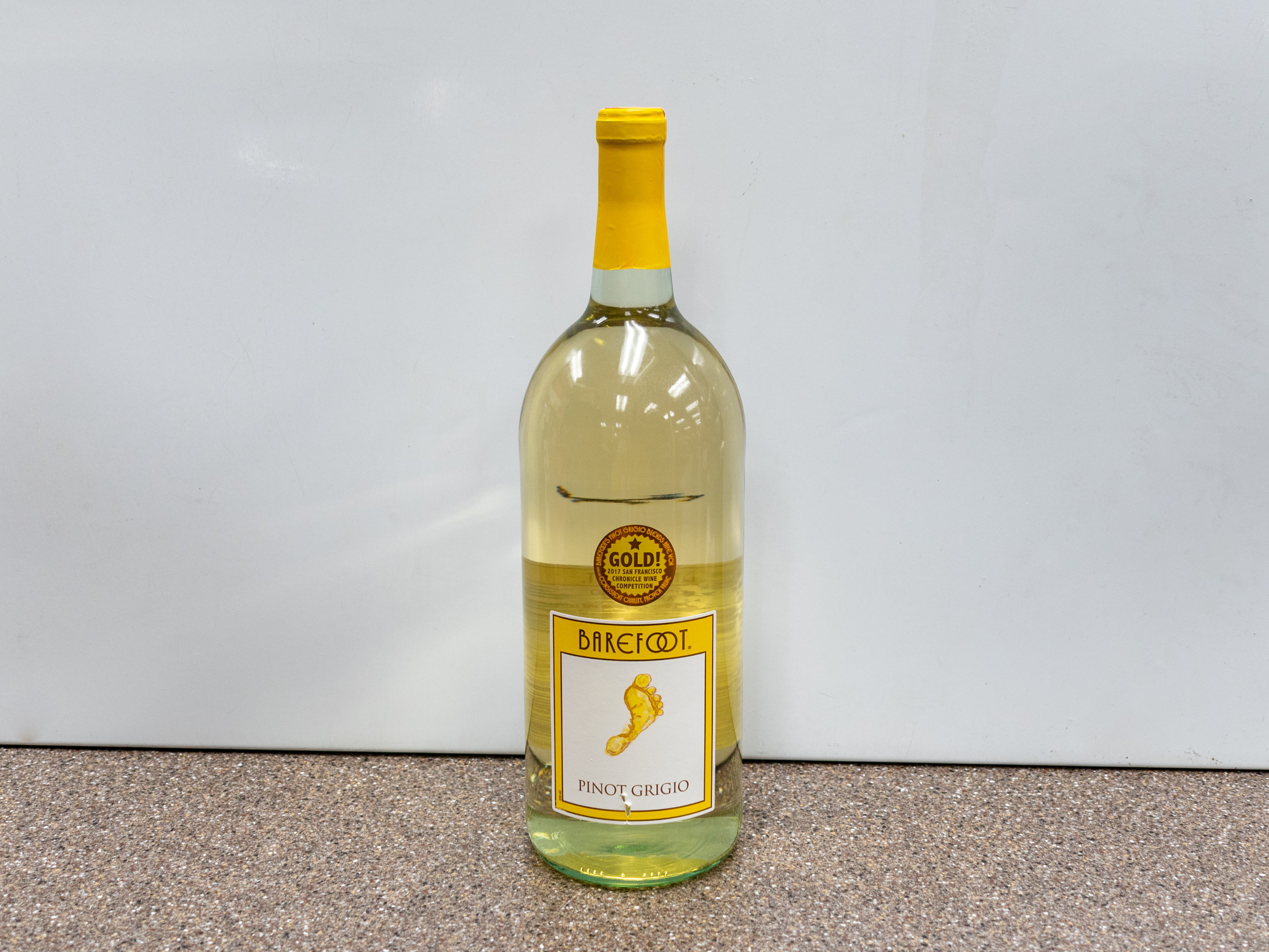 Order Barefoot Pinot Grigio food online from Kangaroo Food Mart store, Cathedral City on bringmethat.com