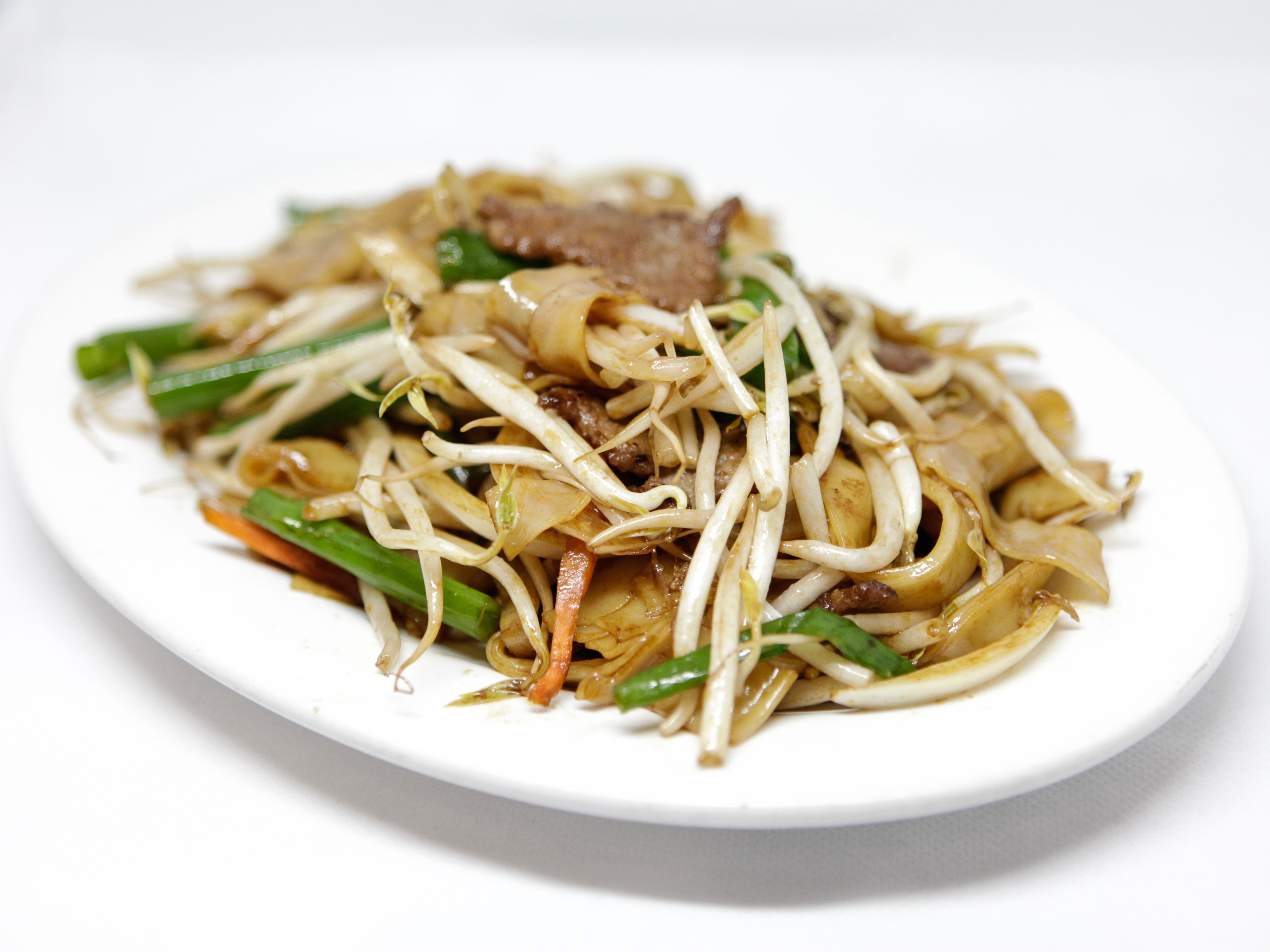 Order AC1. Beef Chow Fun food online from Oceania Inn store, Rochester on bringmethat.com