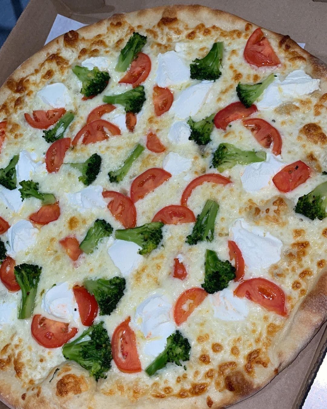 Order Gourmet White Pizza - Small 12" (6 Slices) food online from 5 Brothers Pizza store, Camp Hill on bringmethat.com