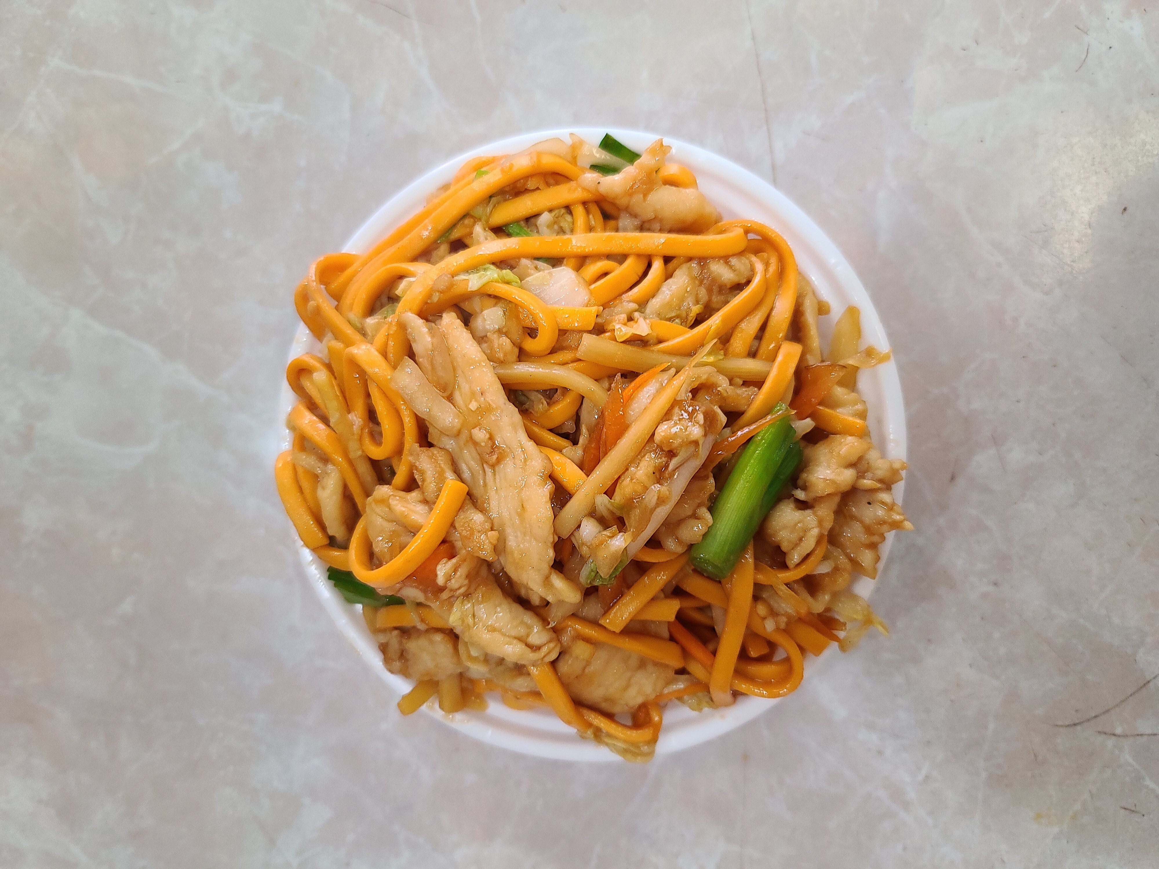 Order (Sm.) Chicken Lo Mein food online from China King store, Florissant on bringmethat.com
