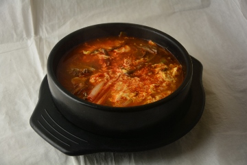 Order Spicy Beef Scallion Soup food online from Seoulville store, Somerville on bringmethat.com