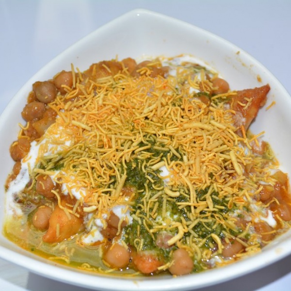 Order Aloo Tikki Chaat   food online from Chaats & Currys Pizza Express store, Sunnyvale on bringmethat.com
