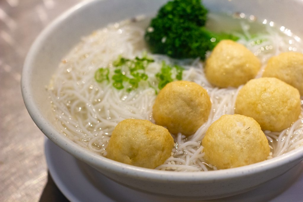 Order Fish Ball Noodle Soup 魚蛋 food online from Dessert Republic -- Hong Kong Bistro store, San Mateo on bringmethat.com