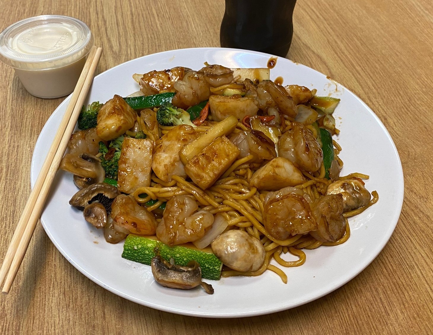 Order 55. Scallops and Shrimp Noodles food online from Tokyo Grill Express store, Greer on bringmethat.com