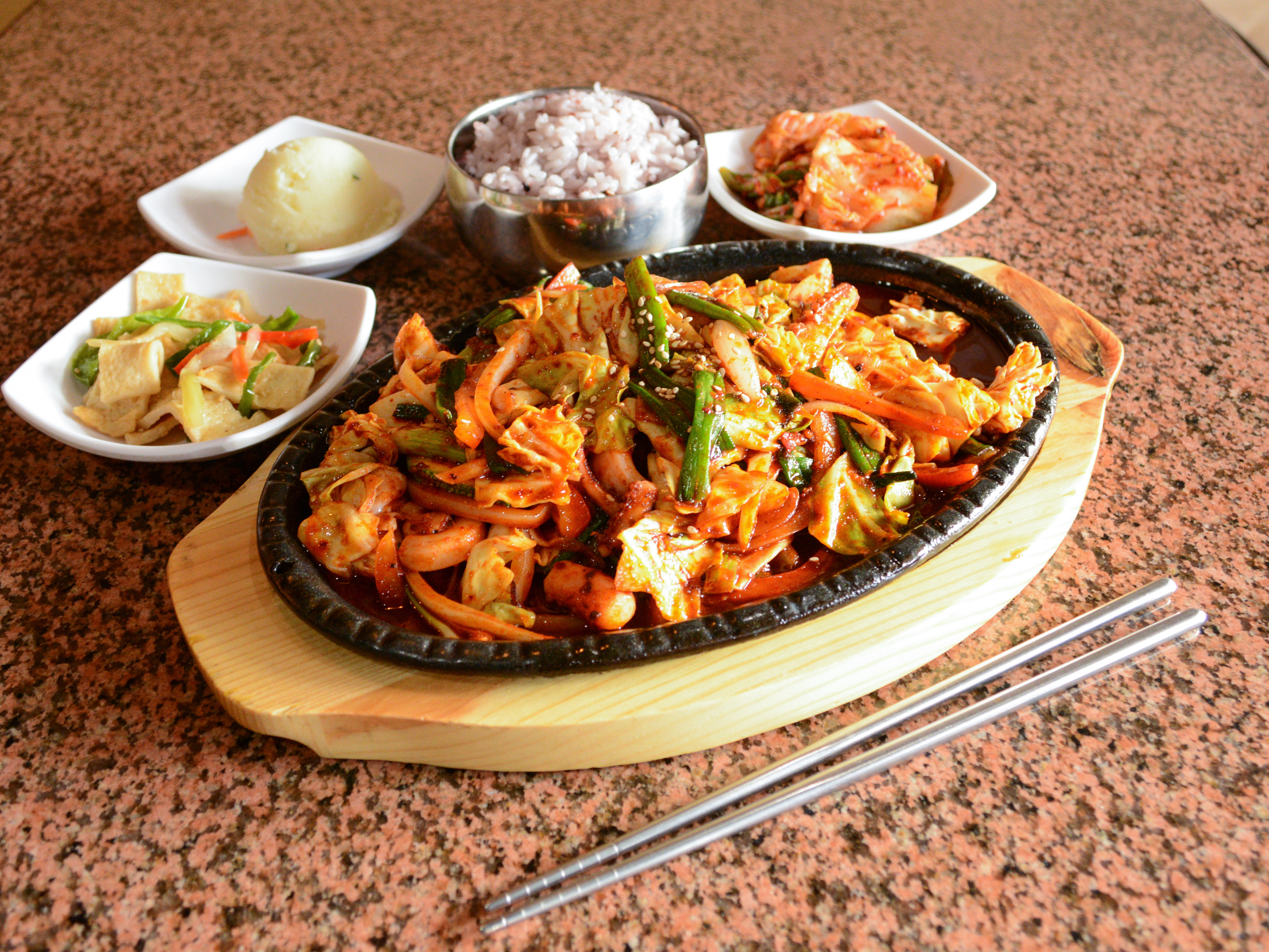 Order O4. Stir-Fried Squid and Vegetables food online from Wuju Kbbq store, Lynnwood on bringmethat.com