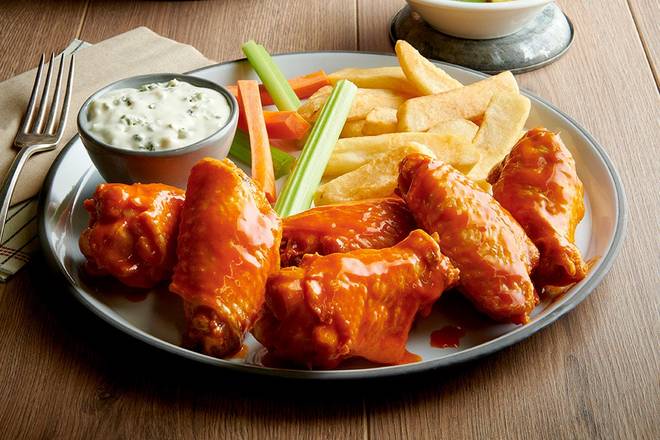 Order Buffalo Wings food online from Golden Corral store, Davenport on bringmethat.com
