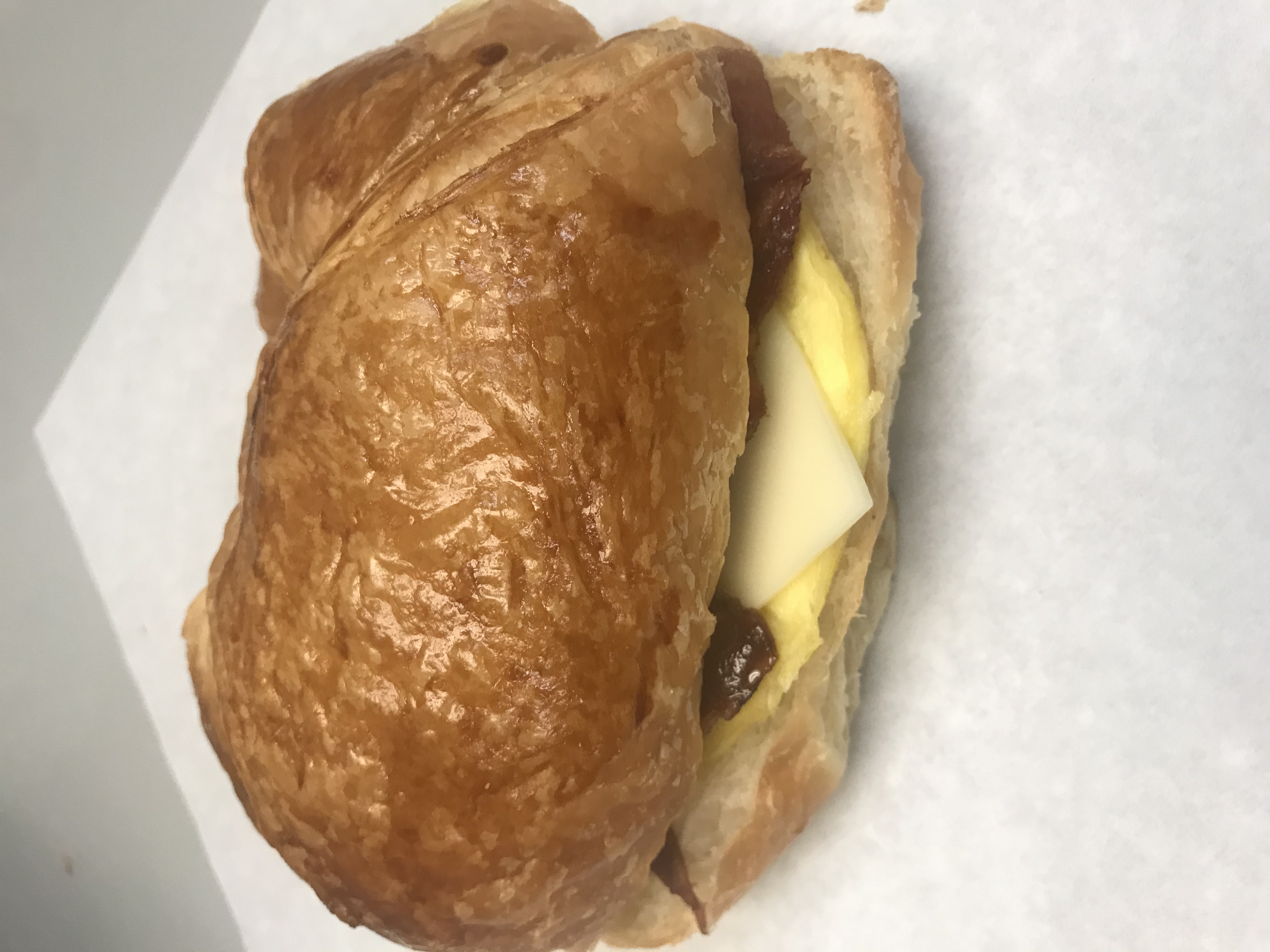 Order 1 Bacon, Egg and Cheese Sandwich  food online from Michael Donuts store, Hungtington Beach on bringmethat.com