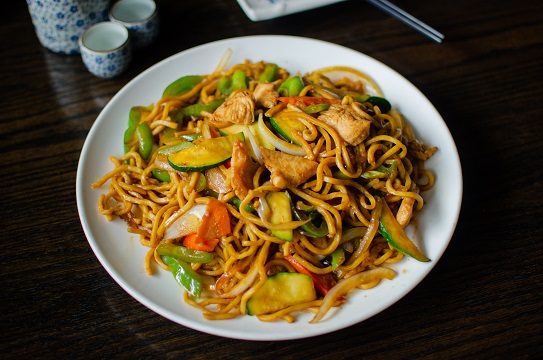Order Chicken Lo Mein Noodles food online from Chinese Kitchen Sushi store, Chicago on bringmethat.com