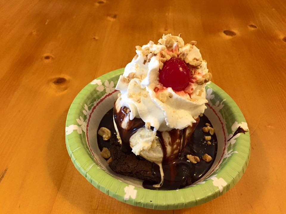 Order Hot Fudge Sundae - Small food online from Timber Creek Pizza Co store, Lake Mills on bringmethat.com