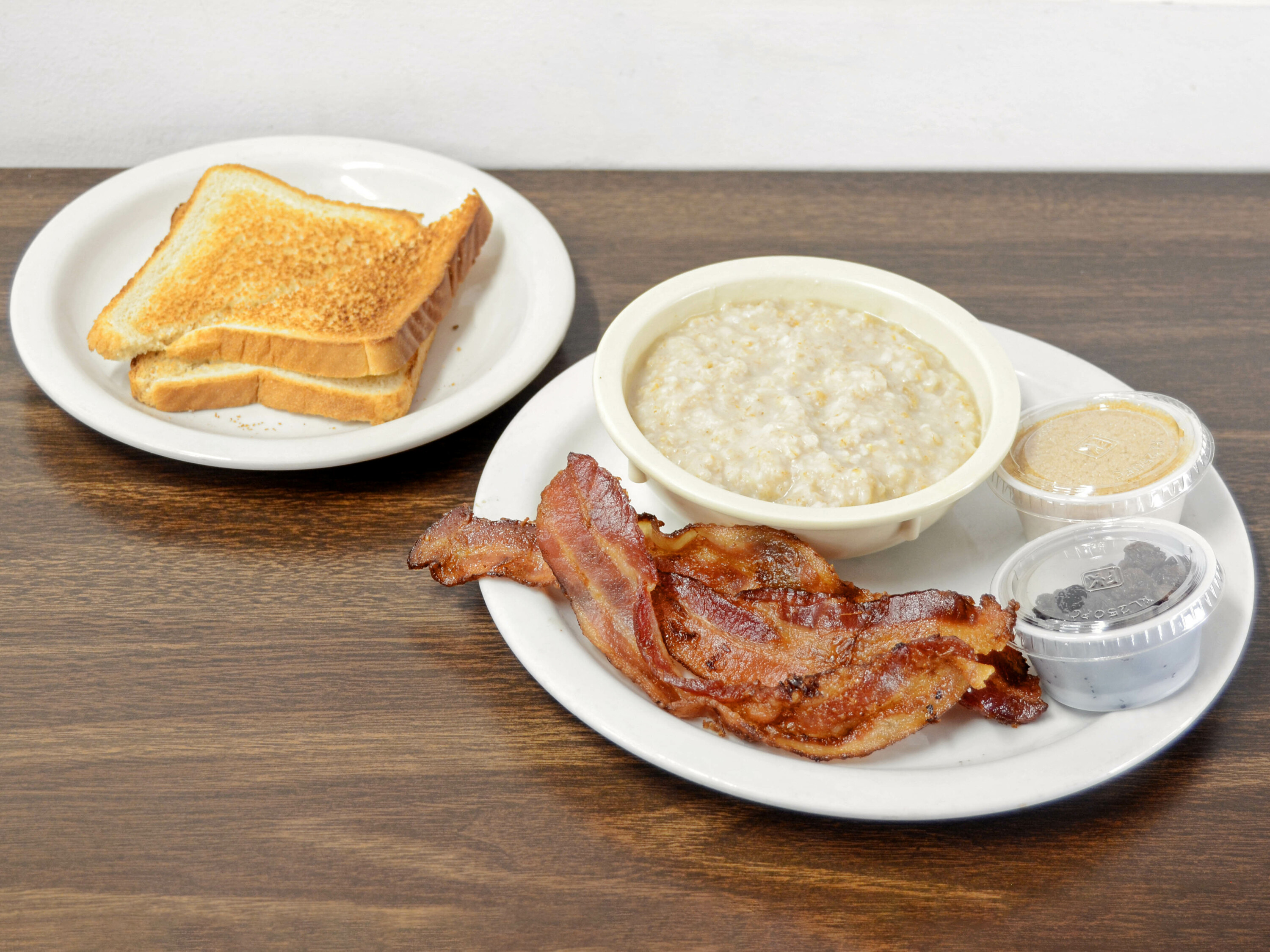 Order Oatmeal food online from Lisa 5th Street Diner store, Bowling Green on bringmethat.com