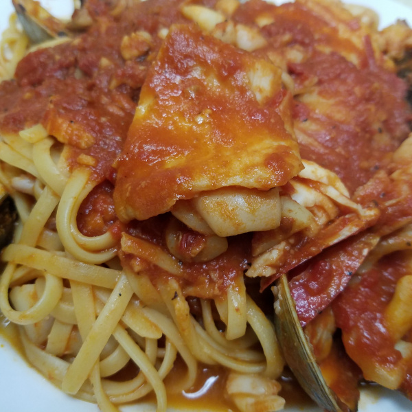 Order Zuppa di Pesce food online from Gio Cafe & Deli store, Chicago on bringmethat.com
