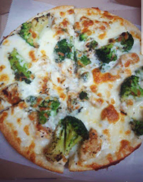 Order Chicken Broccoli Alfredo Calzone food online from Pizzeria Gusto store, Providence on bringmethat.com