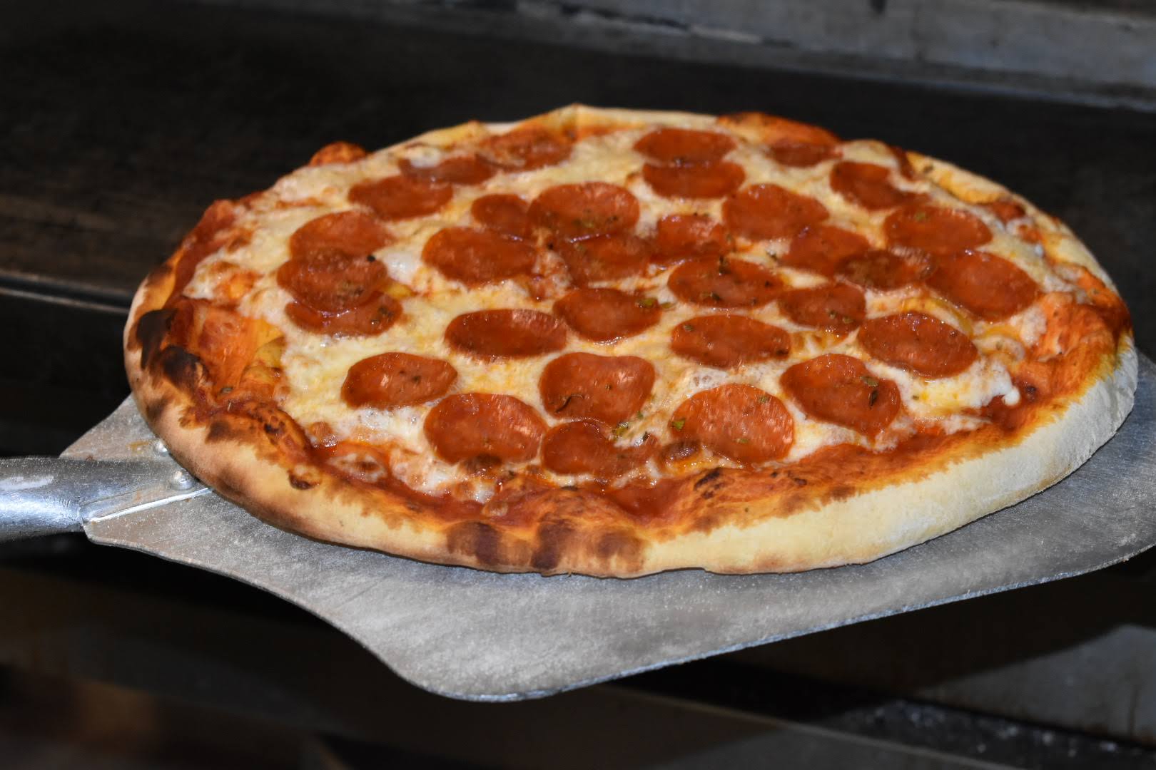 Order 1 Topping Cheese Pizza food online from Como's No 1 Italian Restaurant store, El Paso on bringmethat.com