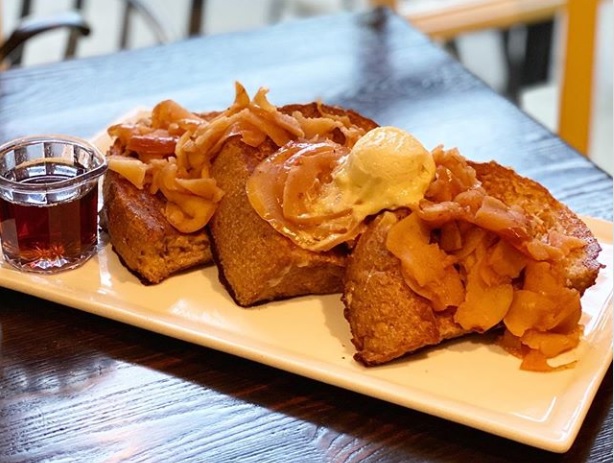 Order French Toast food online from SunCafe store, Studio City on bringmethat.com