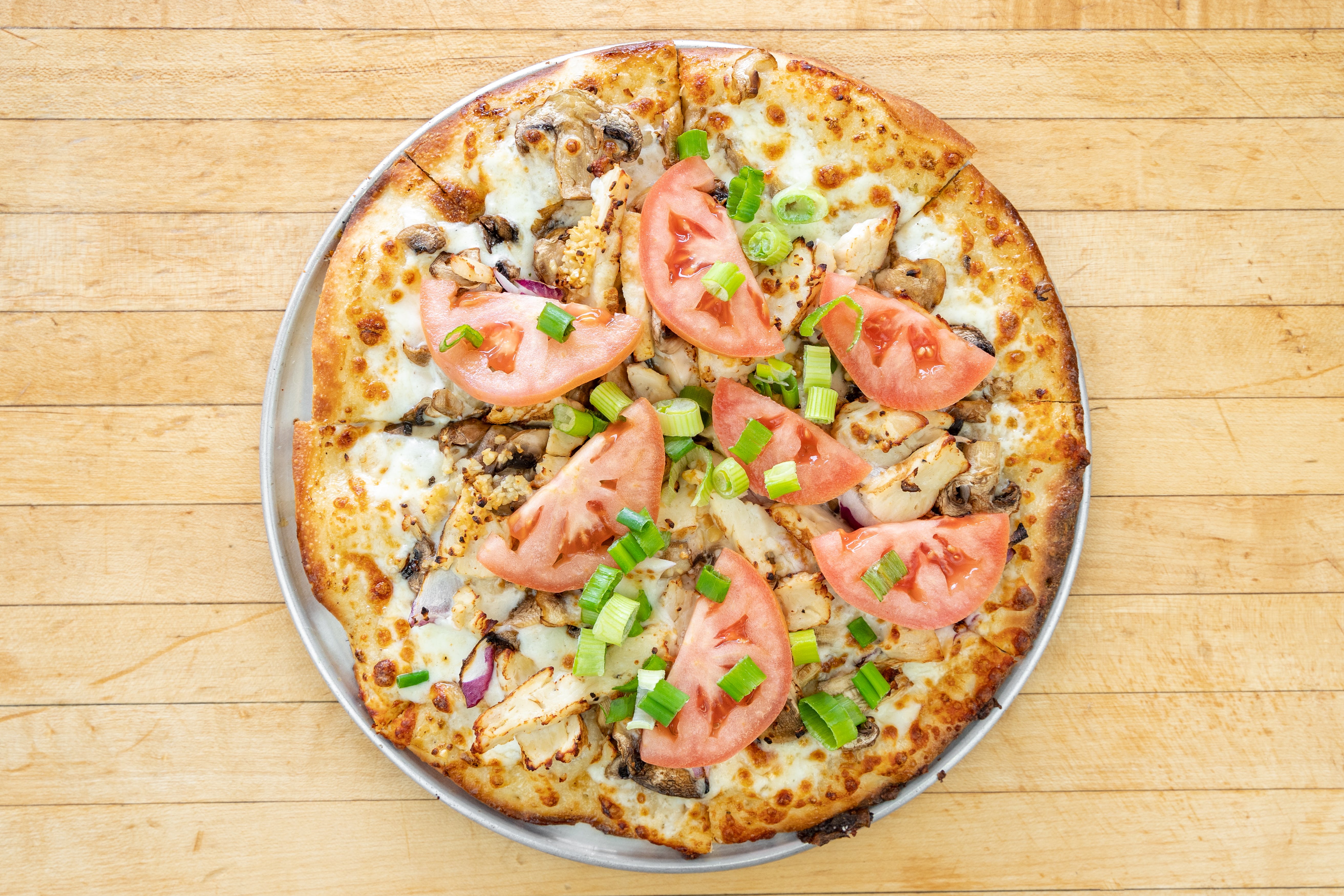 Order Garlic Chicken Supreme Pizza - Small 10'' (8 Slices) Feeds 1-2 food online from Checkers pizza and ribs store, San Jose on bringmethat.com