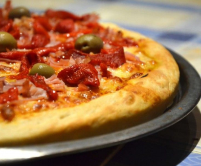 Order Ham & Red Pepper Pizza food online from Bodegon Del Sur store, Spring on bringmethat.com