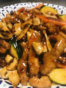 Order D晚 Pork with Mushrooms 蘑菇肉D21 food online from Moon Wok store, Lenexa on bringmethat.com